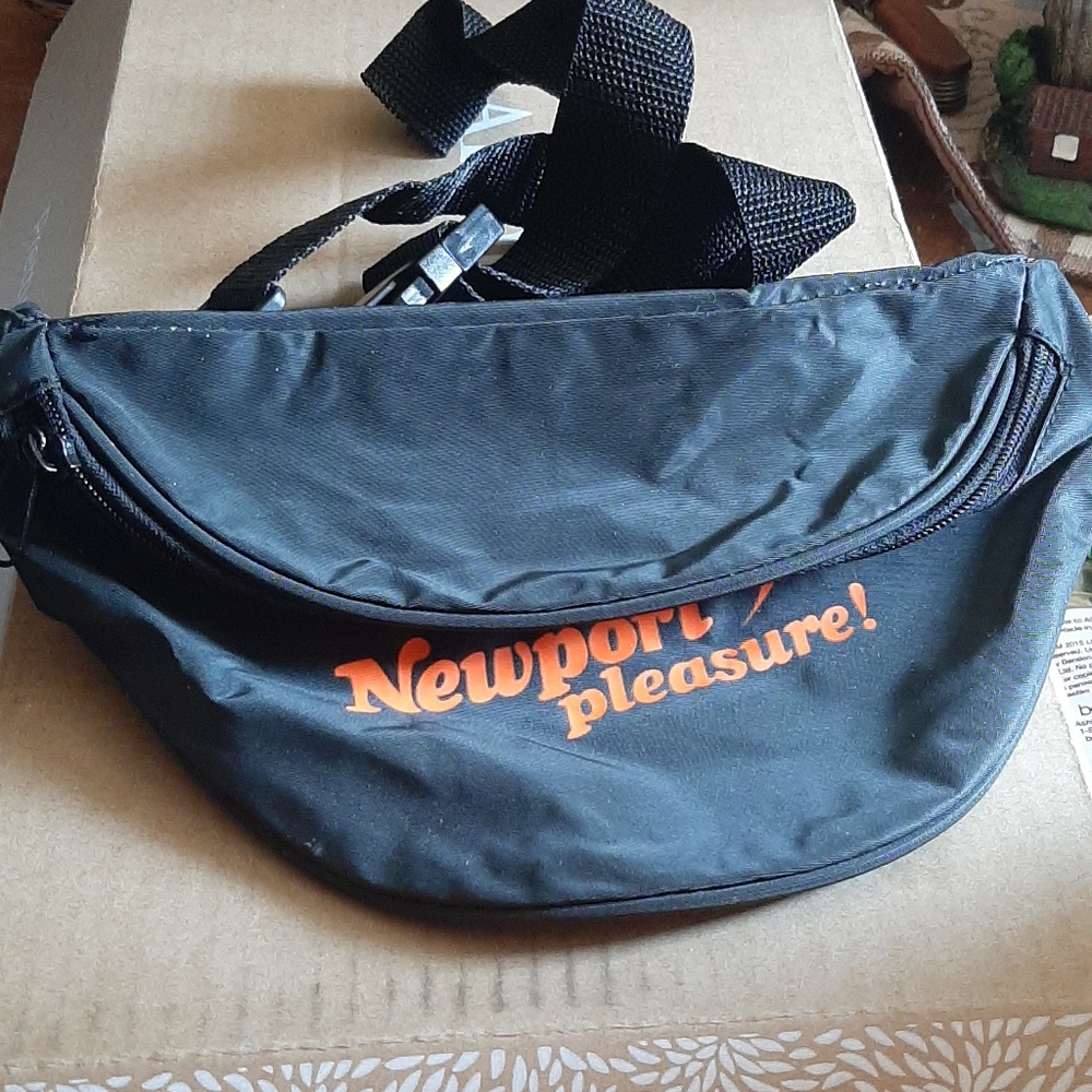 Vintage Newport pleasure fanny pack